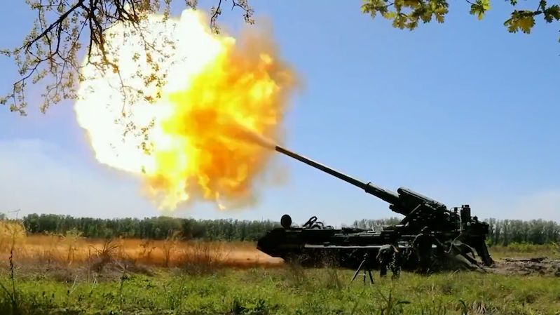 I ruské zásoby se tenčí. Moskva využívá na Ukrajině vyřazenou munici